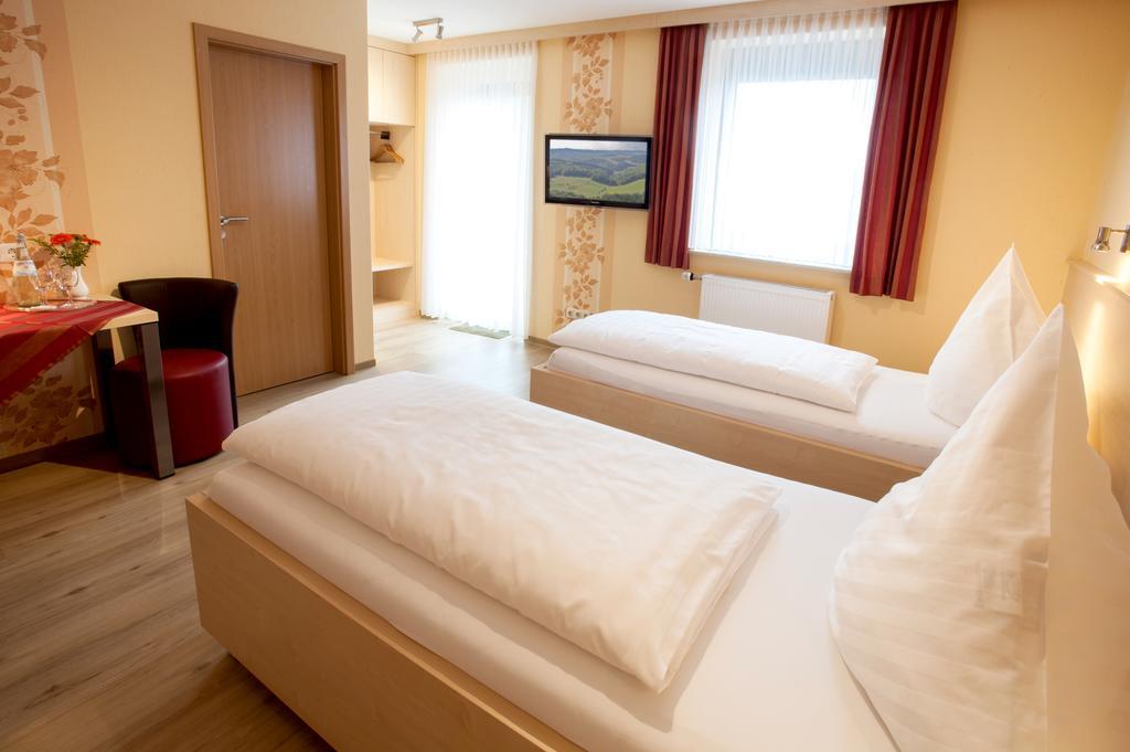 Haus Hubertus Hotel Winterspelt Kültér fotó